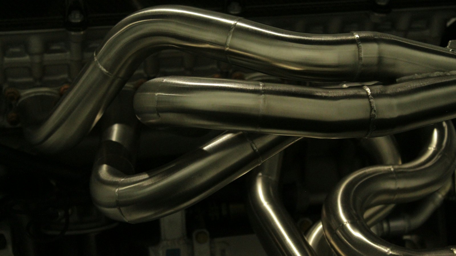 Mandrel-bent stainless steel exhaust tubing with smooth full-diameter bends and welded joints